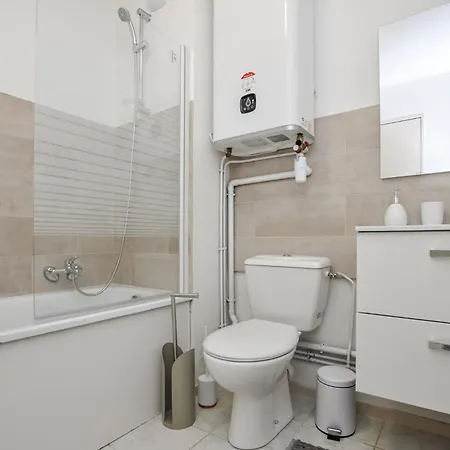 Apartment Beautiful In With Kitchen Toulon